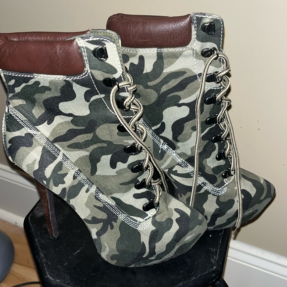 Camo boots - Picture 1 of 3
